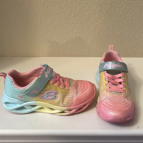 Girls Sketchers tennis shoes size 1. - Picture 3 of 9